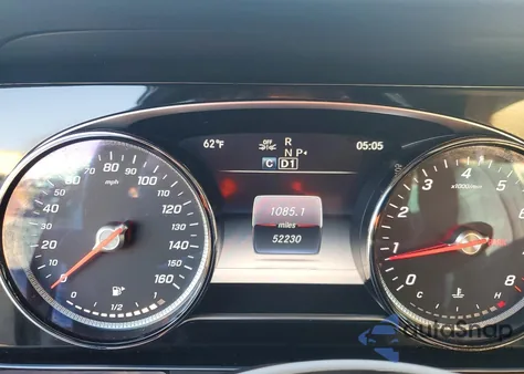 2019 Mercedes-Benz E 300 4Matic z USA, uszkodzony, nr VIN WDDZF4KB0KA576296